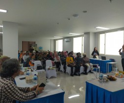 Eksekusi Tugas Kuliah, Mahasiswa Prodi Humas BSI Gelar Seminar Osteoporosis